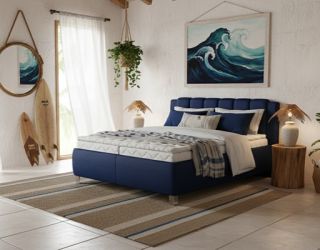 A pak, že modré čalounění se špatně ladí 🫠 Krásnou ukázkou toho, že to nemusí být pravda je naše manželská postel Vario...